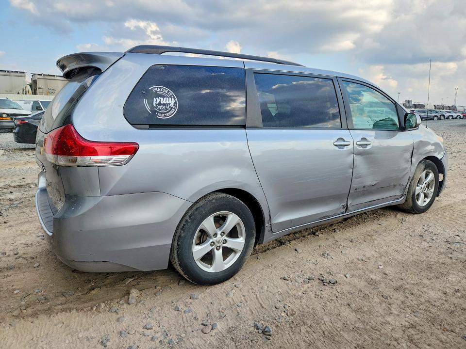 Photo 3 from auction – 2013 TOYOTA SIENNA with VIN 5TDKK3DC2DS281598