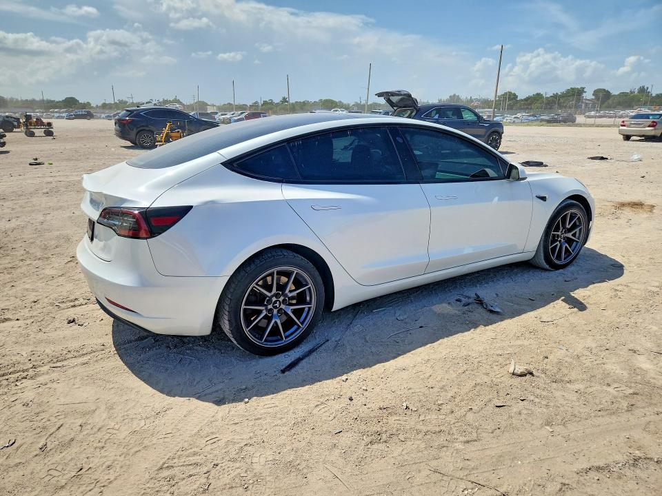 Снимка 3 от търг – 2023 TESLA MODEL 3 с VIN 5YJ3E1EA9PF384698