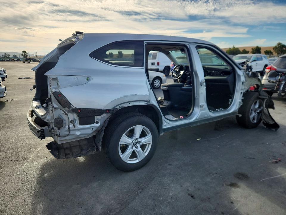 Photo 3 from auction – 2022 TOYOTA HIGHLANDER with VIN 5TDZZRAH1NS544730