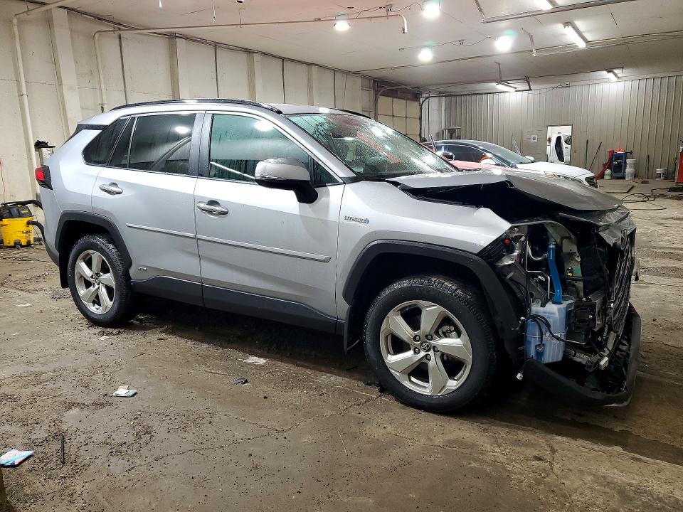 Photo 4 from auction – 2019 TOYOTA RAV4 with VIN 2T3DWRFV8KW028280