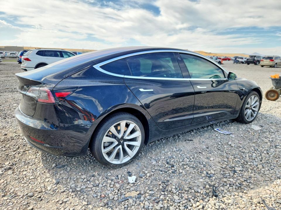 Foto 3 de la subasta – 2018 TESLA MODEL 3 con VIN 5YJ3E1EA1JF176435