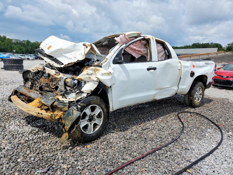 TOYOTA TUNDRA 2015 with VIN 5TFUW5F12FX447989 - Photo from auction