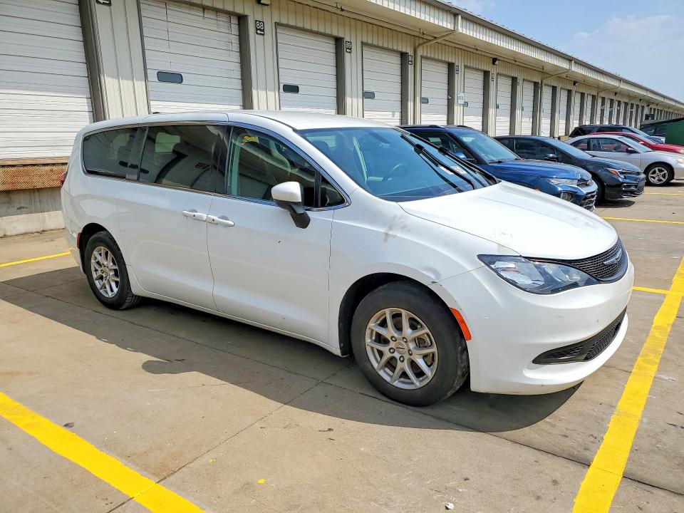 Photo 4 from auction – 2022 CHRYSLER VOYAGER with VIN 2C4RC1CG0NR120861