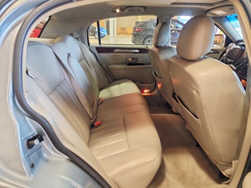 Photo 10 from auction – 2006 LINCOLN TOWN CAR with VIN 1LNHM81VX6Y633403
