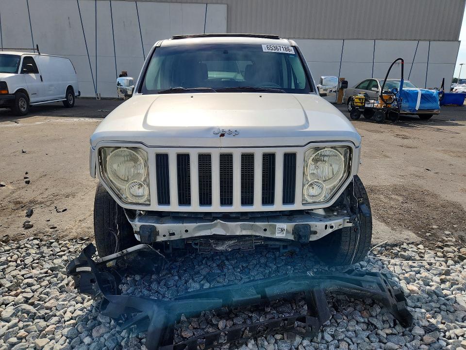 Photo 5 from auction – 2008 JEEP LIBERTY with VIN 1J8GP28K28W272451