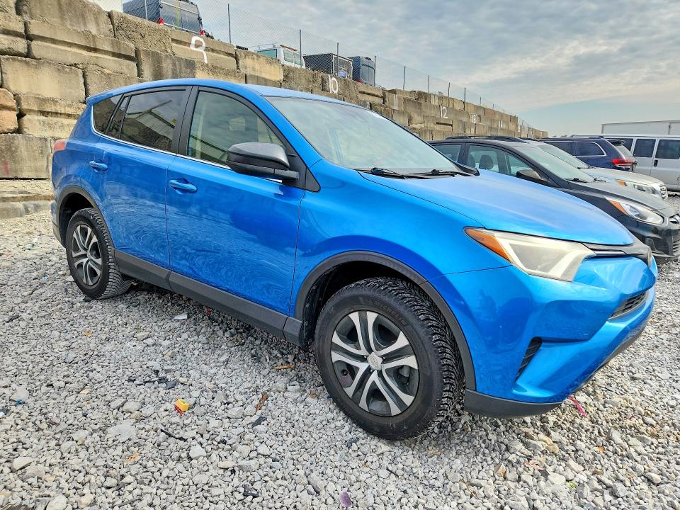 Photo 4 from auction – 2018 TOYOTA RAV4 with VIN JTMZFREV6JJ190011