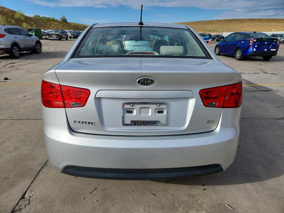 Фото 6 с аукциона – 2010 KIA FORTE с VIN KNAFU4A26A5237535