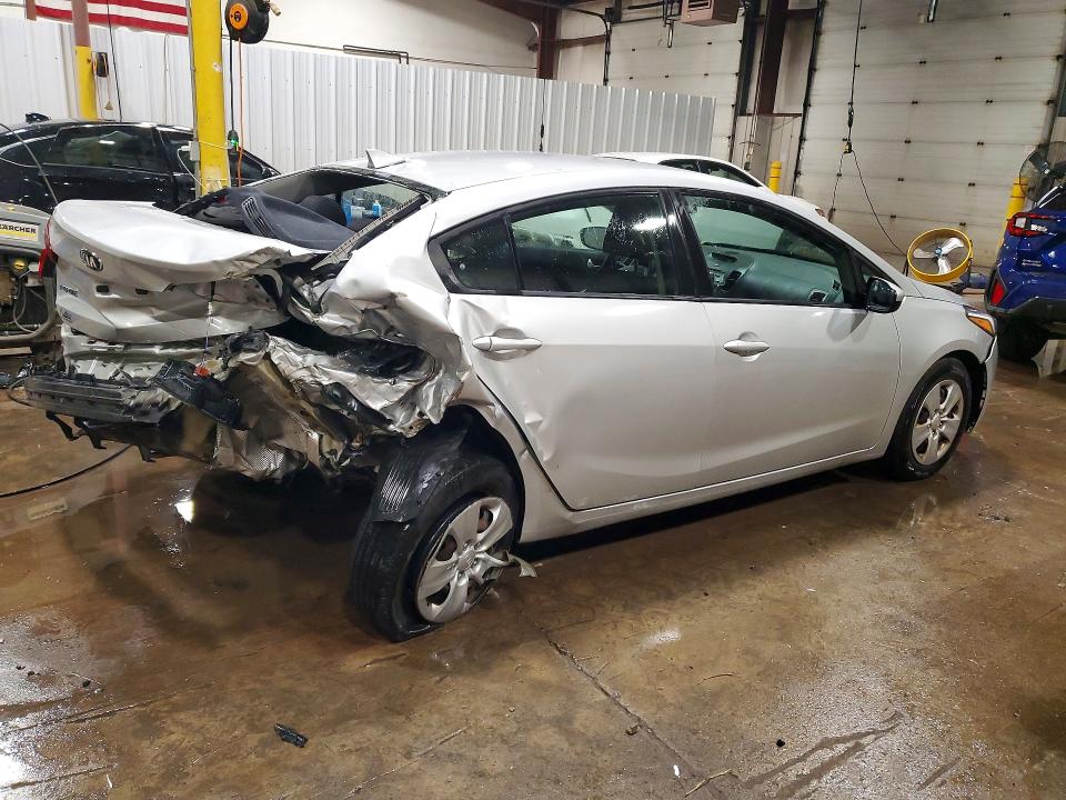 صورة رقم 3 من المزاد - 2017 KIA FORTE مع VIN 3KPFK4A70HE107060