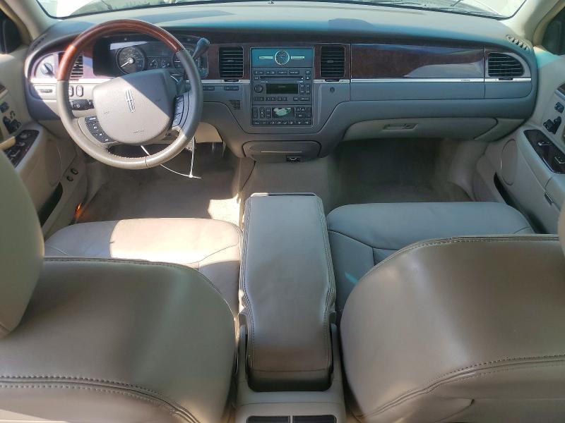 Photo 8 from auction – 2008 LINCOLN TOWN CAR with VIN 2LNHM82V28X659964