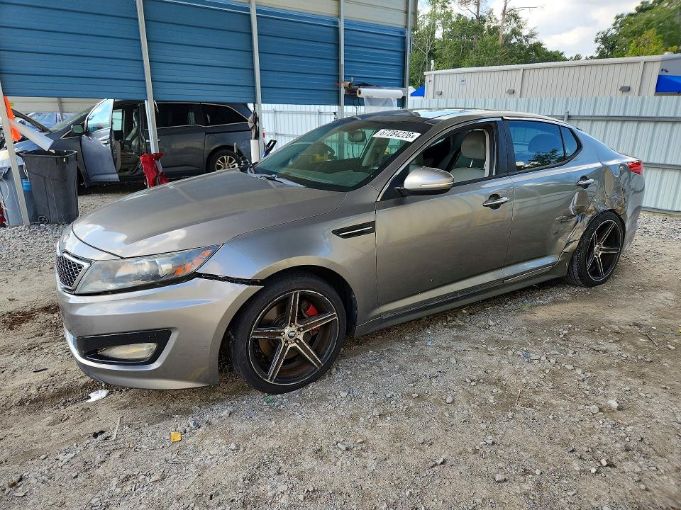 KIA OPTIMA 2013 مع رقم تعريف المركبة 5XXGR4A6XDG233158 - صورة من المزاد