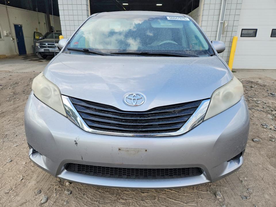 Photo 5 from auction – 2013 TOYOTA SIENNA with VIN 5TDKK3DC2DS281598