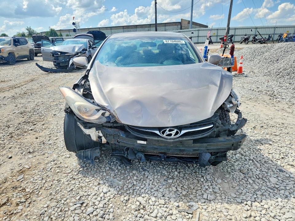 Снимка 5 от търг – 2013 HYUNDAI ELANTRA с VIN 5NPDH4AE4DH344094