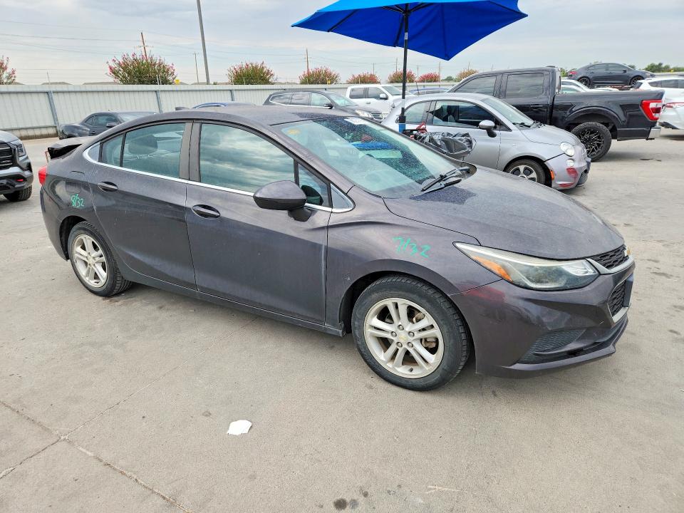 Снимка 4 от търг – 2017 CHEVROLET CRUZE с VIN 1G1BE5SM3H7157850