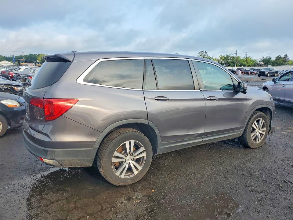 Photo 3 from auction – 2017 HONDA PILOT with VIN 5FNYF6H62HB070755