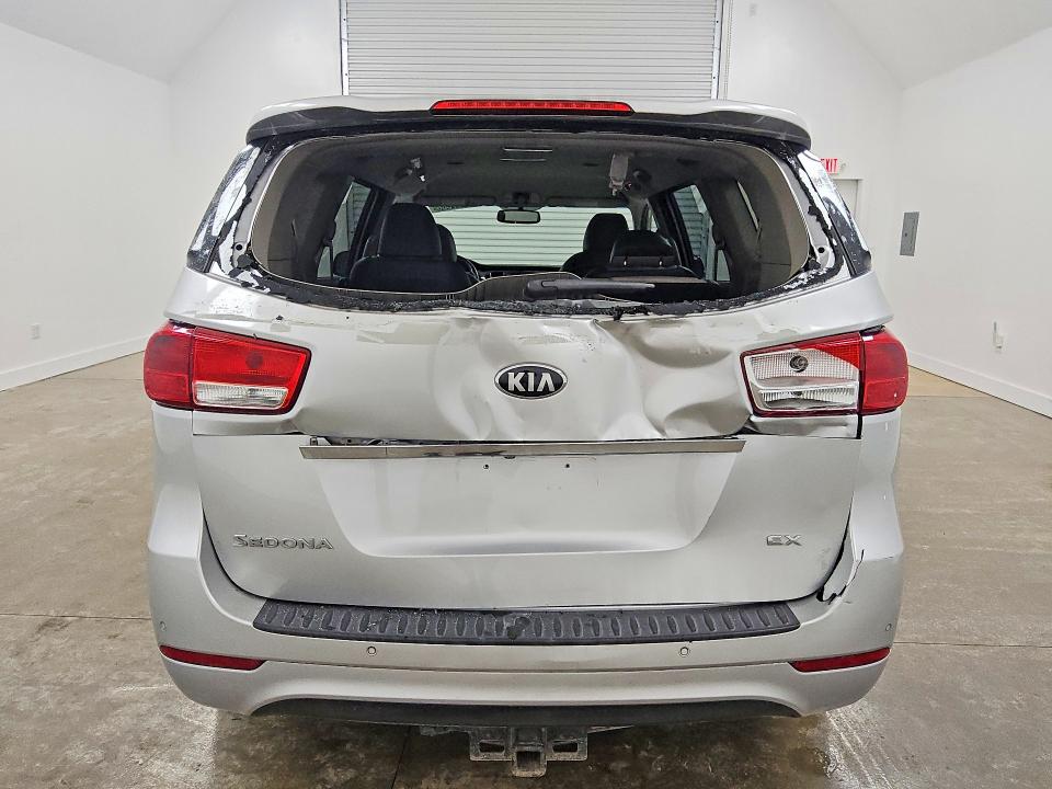 Photo 6 from auction – 2018 KIA SEDONA with VIN KNDMC5C15J6348093