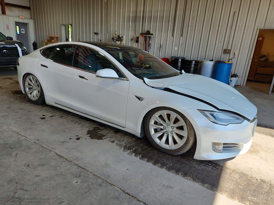 Photo 4 from auction – 2020 TESLA MODEL S with VIN 5YJSA1E24LF359444