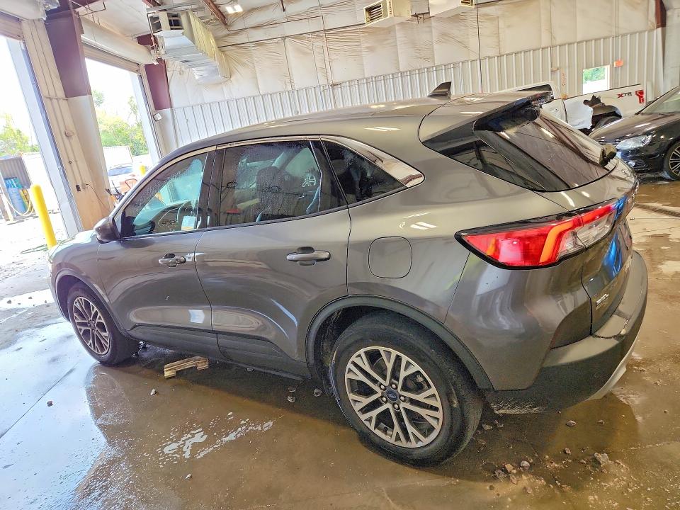 Photo 2 from auction – 2022 FORD ESCAPE with VIN 1FMCU9H69NUB69637
