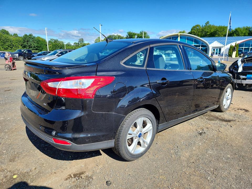 Photo 3 from auction – 2012 FORD FOCUS with VIN 1FAHP3F25CL402047