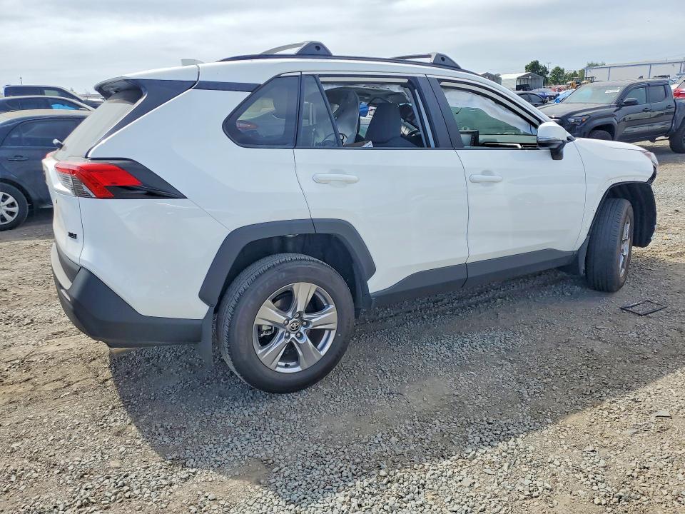 Photo 3 from auction – 2022 TOYOTA RAV4 with VIN 2T3W1RFV3NC206044