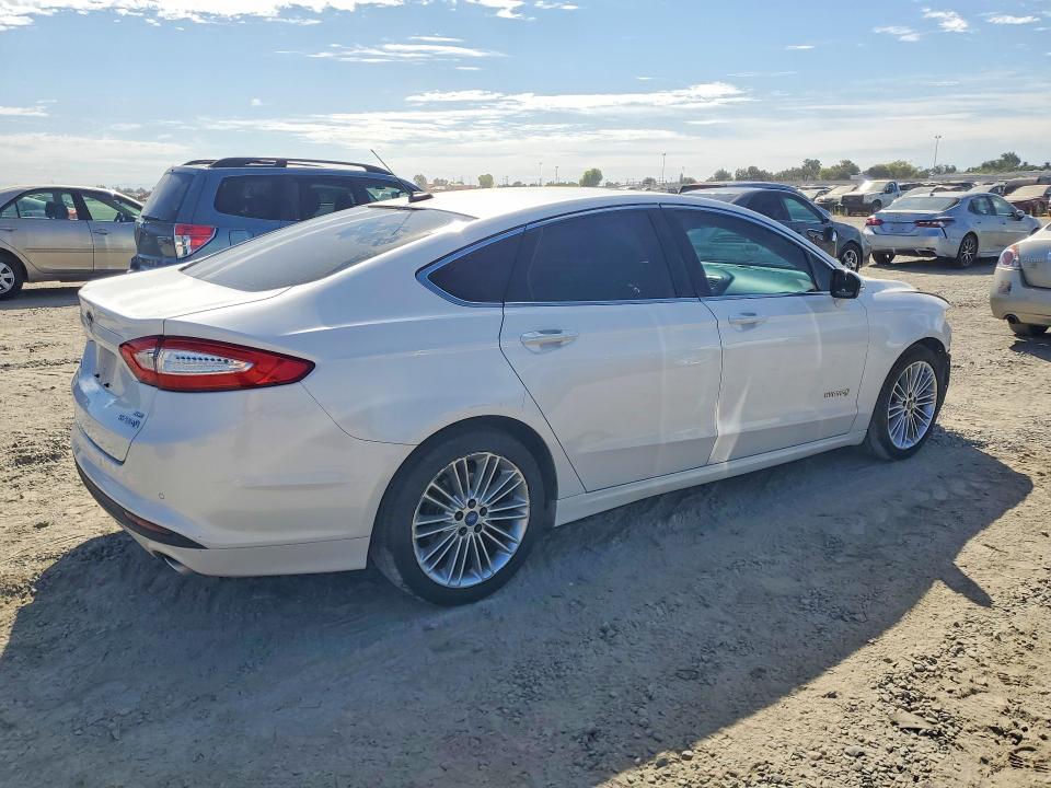 Foto 3 de la subasta – 2013 FORD FUSION con VIN 3FA6P0LU6DR267904