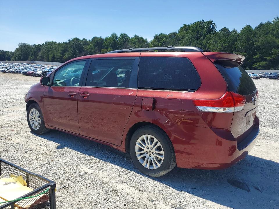 Photo 2 from auction – 2014 TOYOTA SIENNA with VIN 5TDYK3DC2ES505786