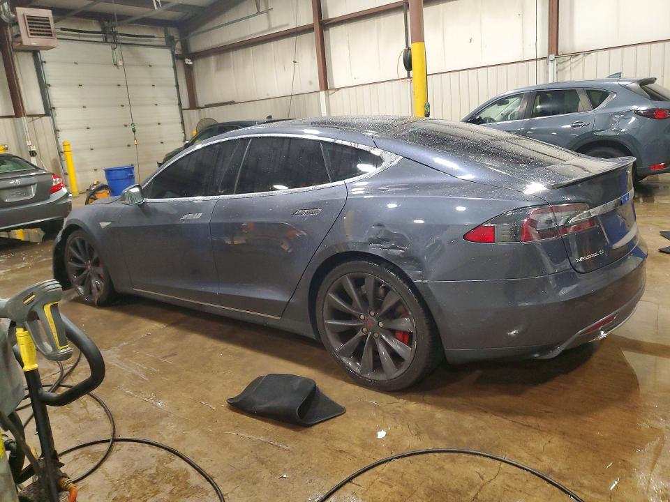 Foto 2 de la subasta – 2014 TESLA MODEL S con VIN 5YJSA1H25EFP63142