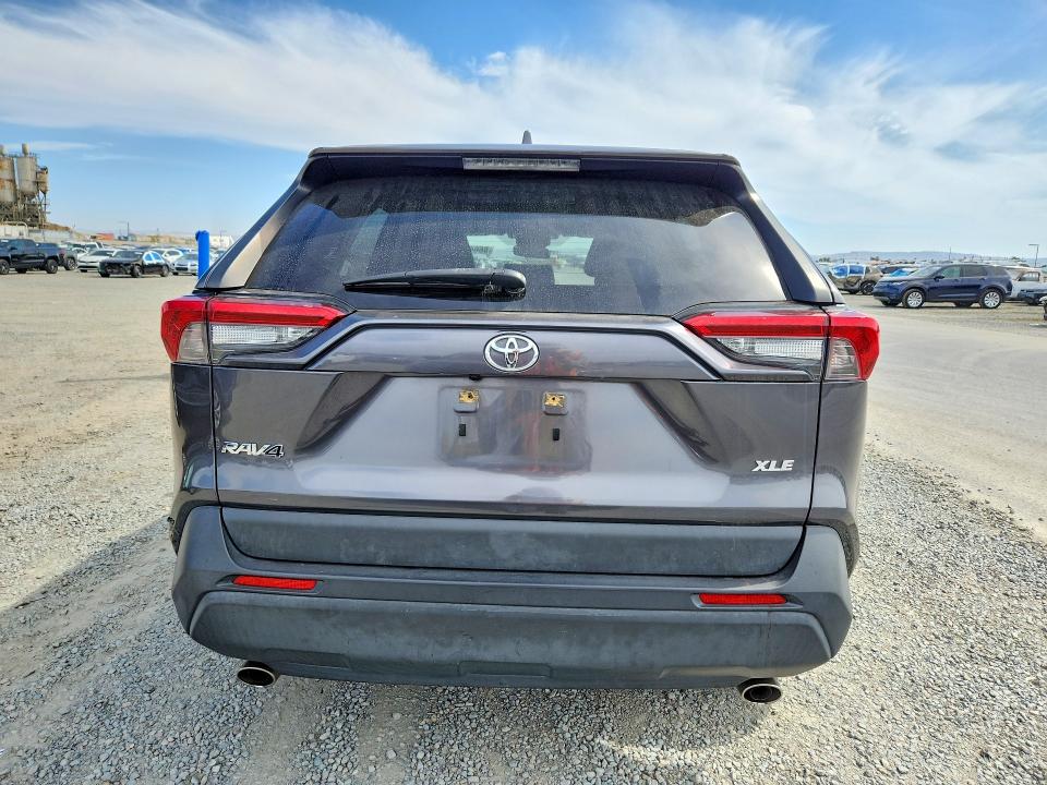 Photo 6 from auction – 2019 TOYOTA RAV4 with VIN JTMC1RFVXKJ002417