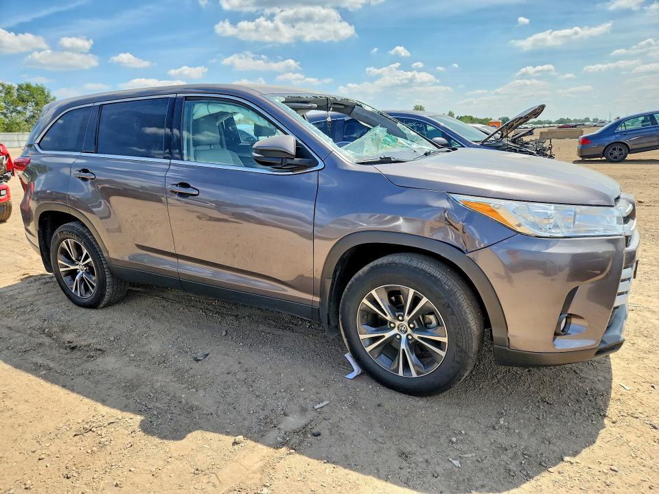 Photo 4 from auction – 2019 TOYOTA HIGHLANDER with VIN 5TDBZRFH3KS943421