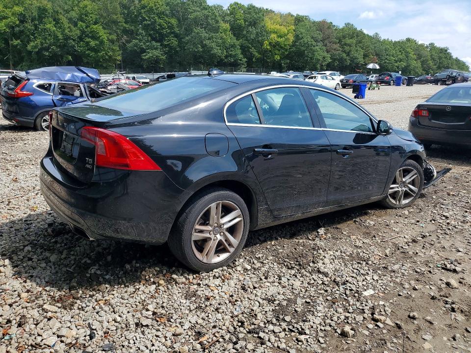 Photo 3 from auction – 2015 VOLVO S60 with VIN YV1612TK0F2360442