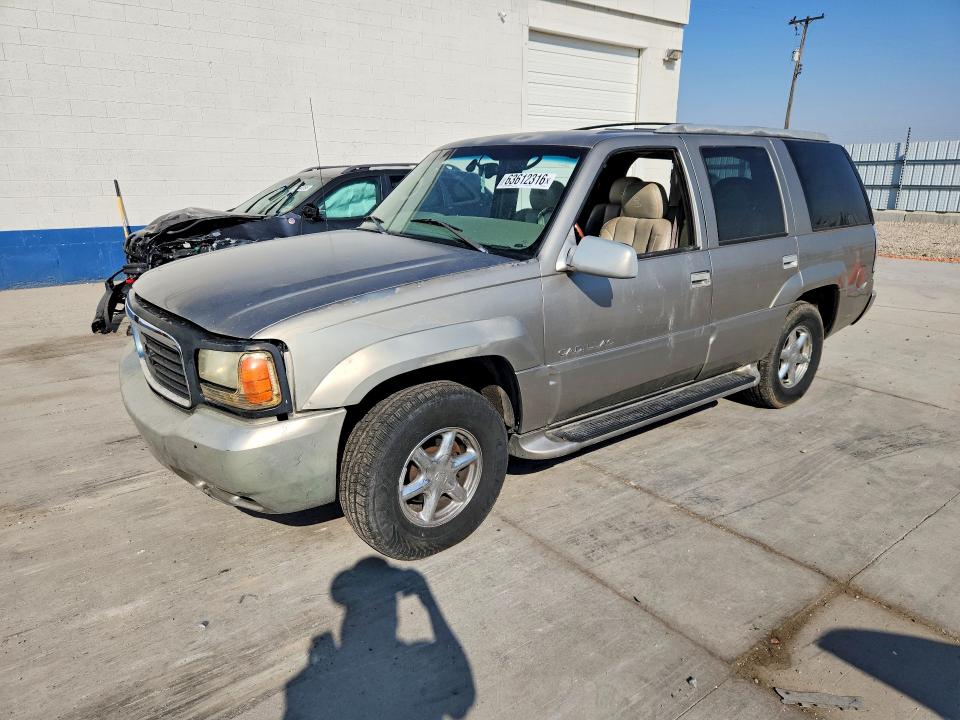 CADILLAC ESCALADE 2000 with VIN 1GYEK63R3YR180864 - Photo from auction