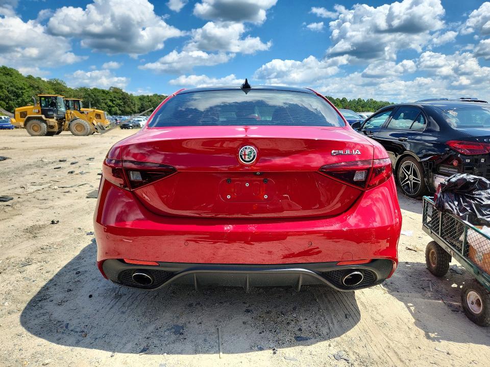Снимка 6 от търг – 2017 ALFA ROMEO GIULIA с VIN ZARFAEBN1H7555075