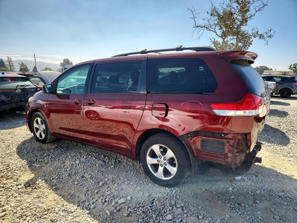 Photo 2 from auction – 2014 TOYOTA SIENNA with VIN 5TDKK3DC7ES458163