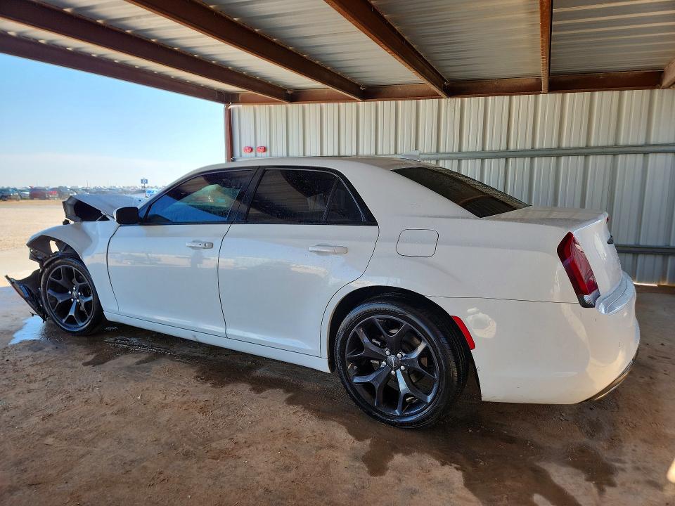 Photo 2 from auction – 2022 CHRYSLER 300 with VIN 2C3CCABG5NH127161