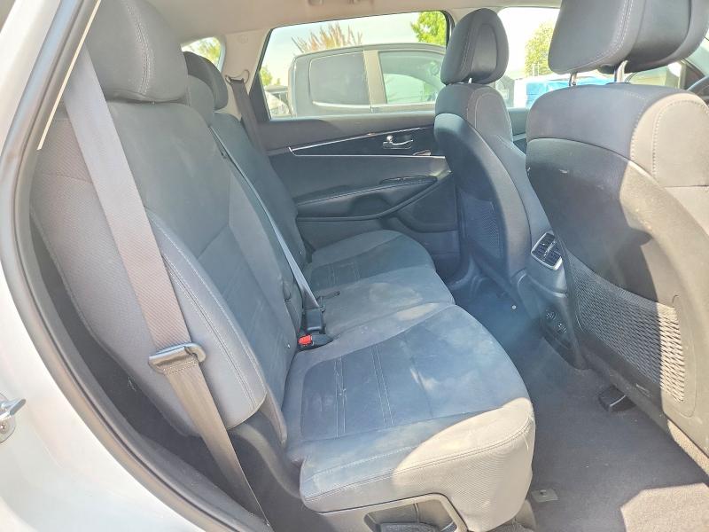 Photo 11 from auction – 2017 KIA SORENTO with VIN 5XYPGDA53HG190264