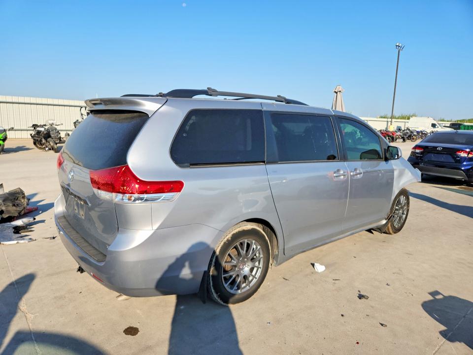Photo 3 from auction – 2014 TOYOTA SIENNA with VIN 5TDKK3DC1ES430875