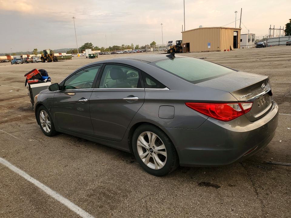 Photo 2 from auction – 2013 HYUNDAI SONATA with VIN 5NPEC4AC0DH581702