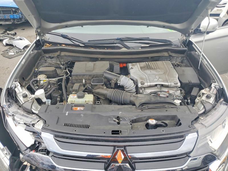 Photo 12 from auction – 2018 MITSUBISHI OUTLANDER with VIN JA4J24A5XJZ066188