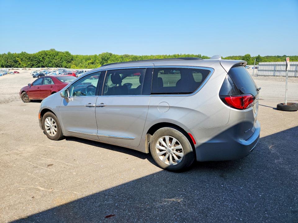Photo 2 from auction – 2017 CHRYSLER PACIFICA with VIN 2C4RC1BG3HR576780