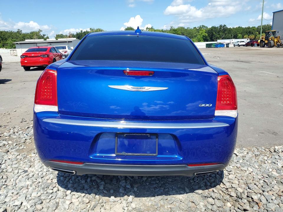 Photo 6 from auction – 2018 CHRYSLER 300 with VIN 2C3CCAAG4JH342011