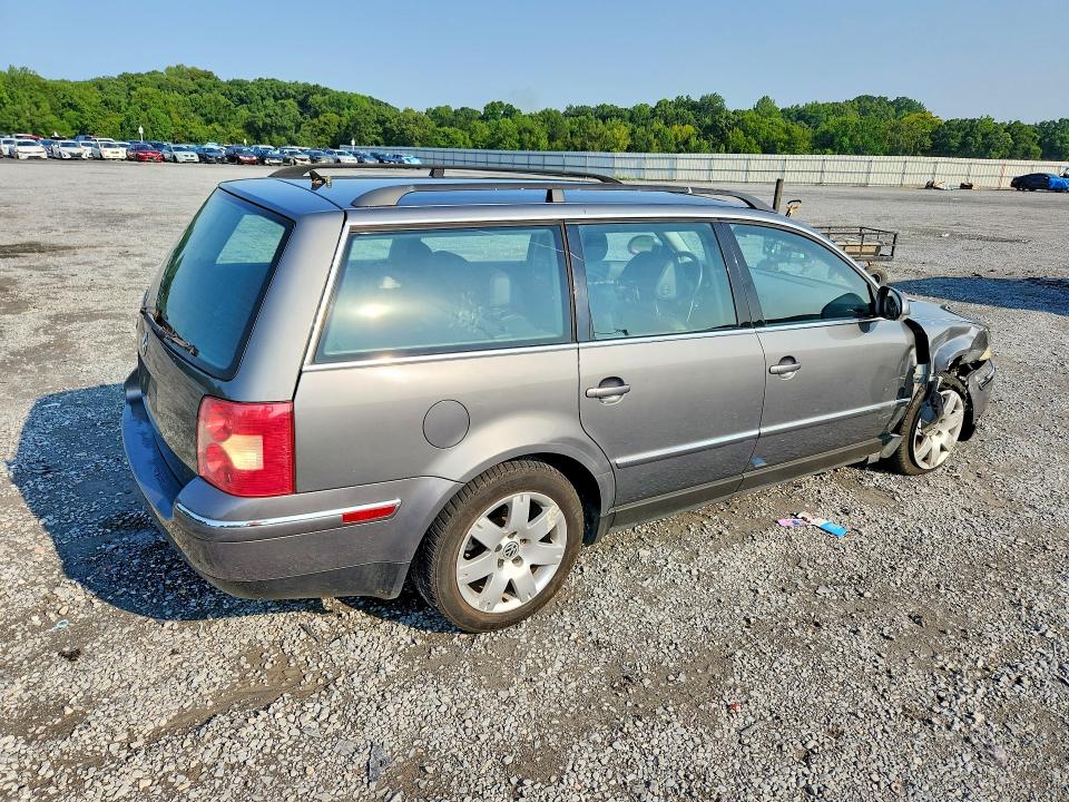 Photo 3 from auction – 2005 VOLKSWAGEN PASSAT with VIN WVWCD63B95E126708