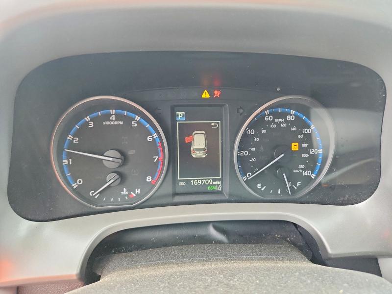 Photo 9 from auction – 2018 TOYOTA RAV4 with VIN 2T3RFREV2JW740743