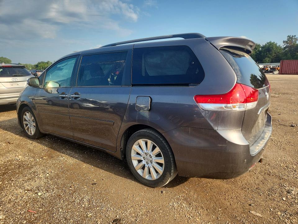 Photo 2 from auction – 2013 TOYOTA SIENNA with VIN 5TDYK3DC0DS370516