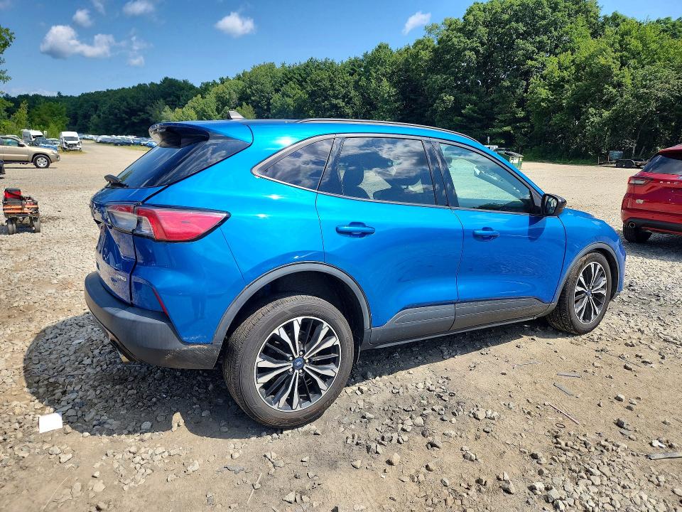 Photo 3 from auction – 2021 FORD ESCAPE with VIN 1FMCU9G63MUA22083