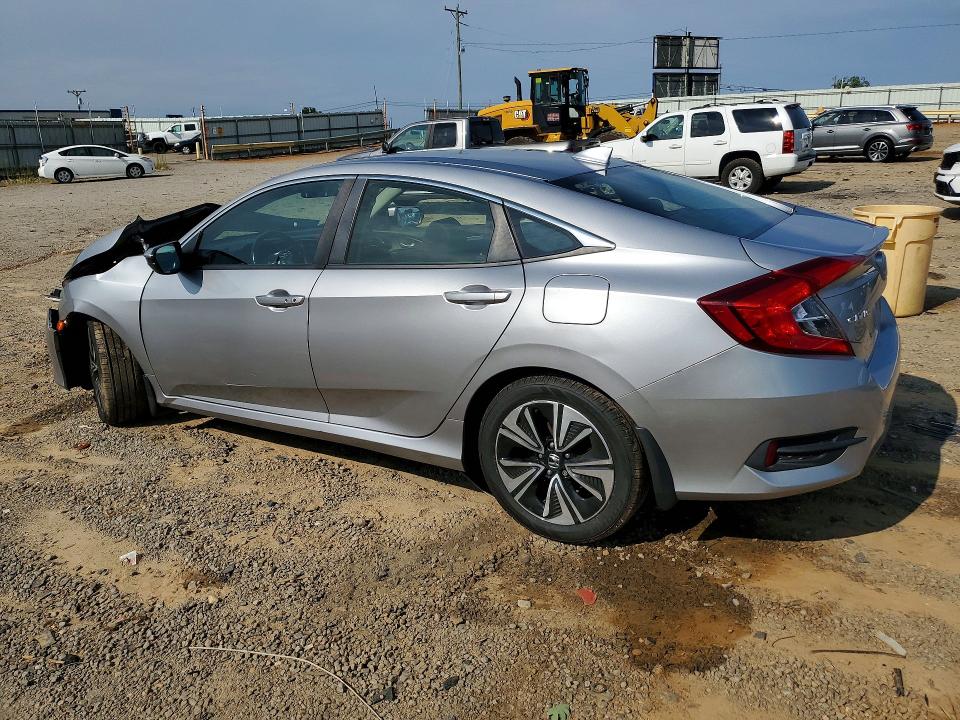 Photo 2 from auction – 2018 HONDA CIVIC with VIN JHMFC1F39JX016844
