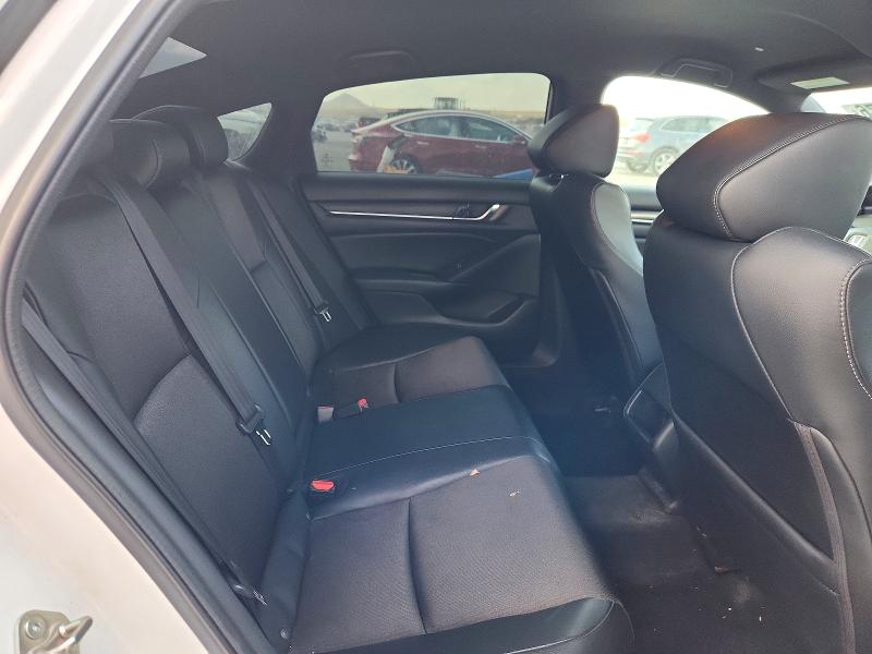 Снимка 10 от търг – 2018 HONDA ACCORD с VIN 1HGCV1F35JA158420