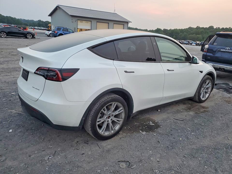 Photo 3 from auction – 2023 TESLA MODEL Y with VIN 7SAYGDEE2PA136880