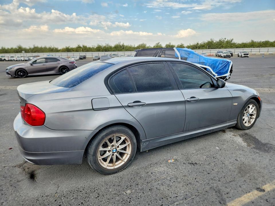 Photo 3 from auction – 2010 BMW 328 with VIN WBAPH5G58ANM70154