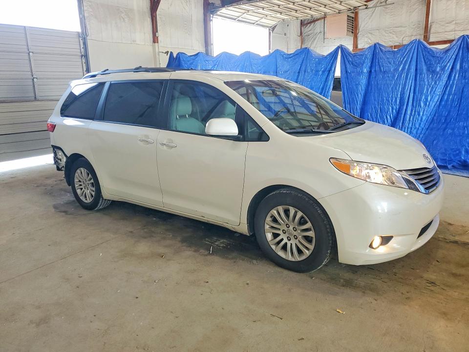 Photo 4 from auction – 2015 TOYOTA SIENNA with VIN 5TDYK3DC0FS676103