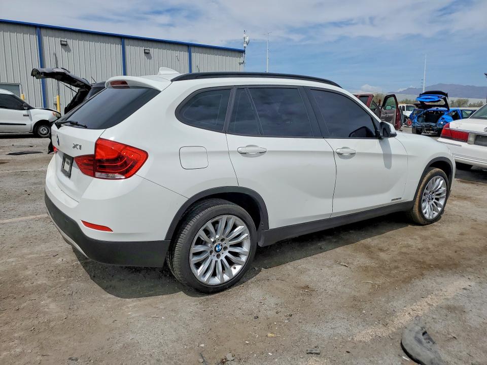 Photo 3 from auction – 2015 BMW X1 with VIN WBAVM1C59FV314827