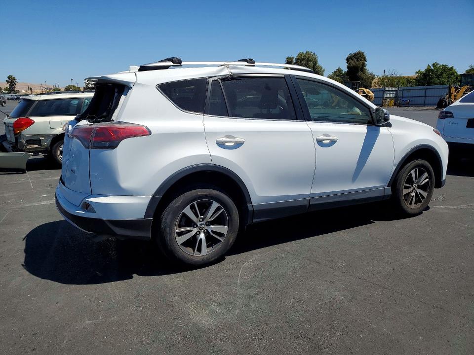 Photo 3 from auction – 2017 TOYOTA RAV4 with VIN JTMWFREV1HD093729